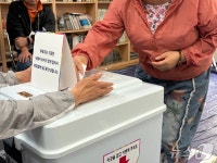 민생 살릴 후보에게 투표…한낮에도 유권자 발길 이어져