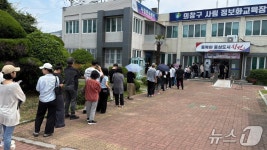 민생 살릴 후보에게 투표…한낮에도 유권자 발길 이어져
