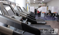 투표소로 바뀐 휘트니스 센터