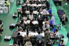 인셀덤빛고을대통령 | 광주시 분주한 개표작업