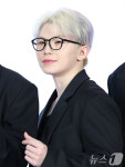 세븐틴 우지, 근사한 안경 오빠