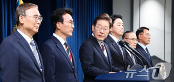 김민석 총리 후보자 바라보는 이재명 대통령