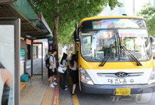 출근시간대 휑한 버스정류장