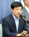 질의에 답변하는 이성윤 의원