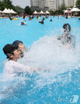 물놀이가 즐거운 아이들