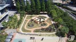 용인시, 신봉체육공원에 ‘정원이 있는 맨발길’ 조성