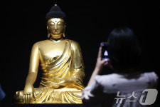 법당 떠나 박물관으로 옮겨온 조계사 목조여래좌상