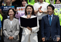 국회 첫 등원 소감 말하는 손솔 의원