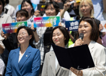 손솔 의원, 국회 첫 등원