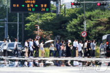 서울 낮 최고 31도…도로 위로 피어오르는 아지랑이