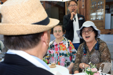 어르신들의 행복한 미소