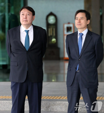 윤석열 전 대통령, 특검 조사 거부...조사자 교체 요구 소란 여전