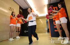 [뉴스1 PICK]63빌딩 1251개 계단 도전…한화생명 시그니처 63 RUN