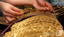 중동 불안 속 금값 고공 행진