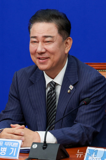첫 최고위 참석한 김병기 직무대행