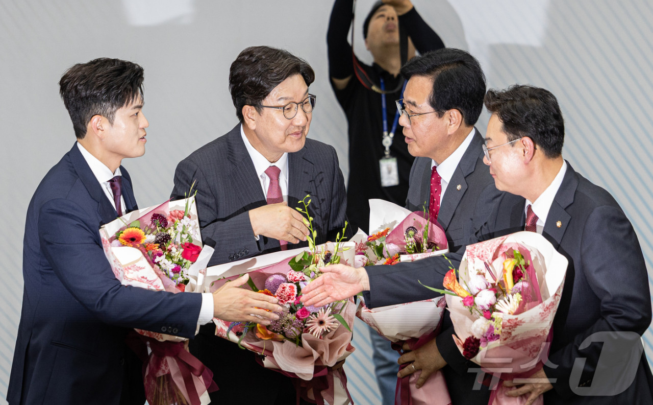 국민의힘 송언석 단합·쇄신 강조, 새로운 방향 모색 뜨거운 관심 (69자)