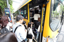 광주 버스파업으로 만원 버스