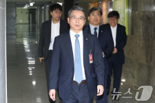 당정대 협의회 참석하는 김용범 정책실장