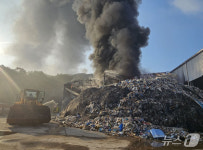 상주 자원 재활용시설 수백톤 폐기물 활활…유독가스 다량 배출
