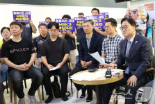 우원식 국회의장, 홈플러스 중계점 방문…입점 점주들과 현장 간담회