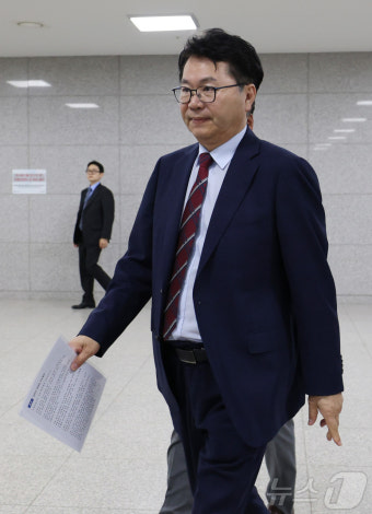 정부부처 업무보고 참석하는 이한주 국정기획위 위원장