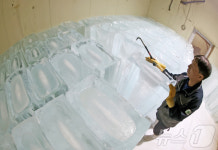 본격 더위 시작에 얼음공장 분주