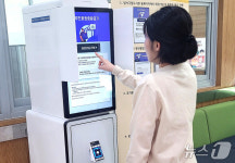 달서구립도서관, 대구 첫 무인 회원증 발급기 도입