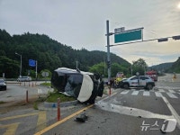 남춘천IC 삼거리서 승용차 2대 충돌…1명 심정지