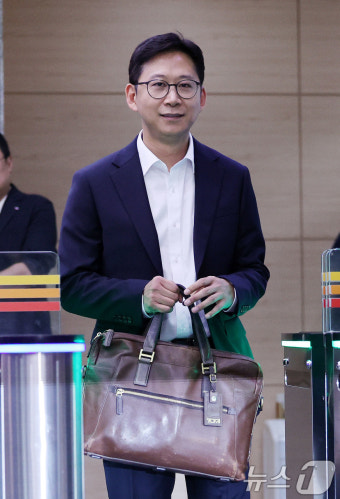 첫 출근하는 배경훈 과기부 장관 후보자