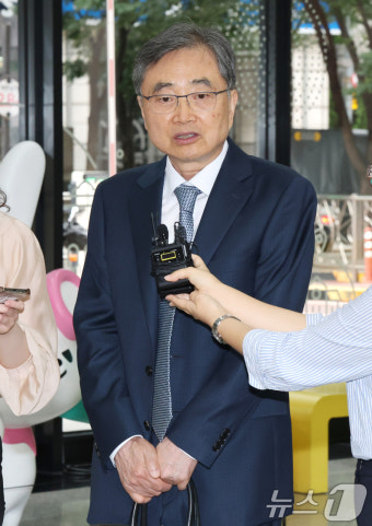 질문에 답하는 조현 외교부 장관 후보자