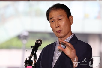 권오을 국가보훈부 장관 후보, 인사청문회 준비 사무실 출근