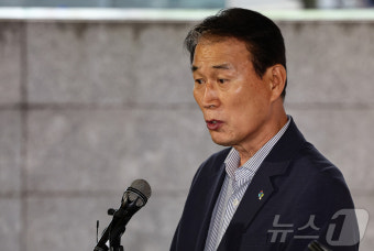 질문에 답하는 권오을 국가보훈부 장관 후보자