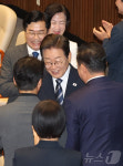 김민석 국무총리 후보자와 악수하는 이재명 대통령