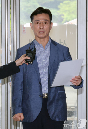 특검 사무실 찾아 입장 발표하는 임성근 전 사단장