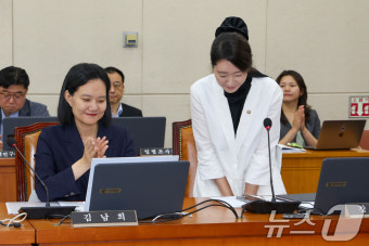여가부 장관 후보자 된 강선우 간사 '인사'