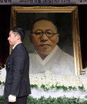 백범 김구 선생 추모식 찾은 '증손자' 김용만 의원