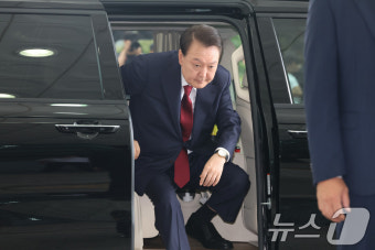 윤석열 전 대통령, 내란특검 대면조사 출석