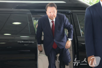 윤석열 전 대통령, 내란특검 대면조사 출석