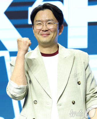 윤형빈, 밴쯔 상대로 격투기 1R TKO승…펀치 한방으로 승리