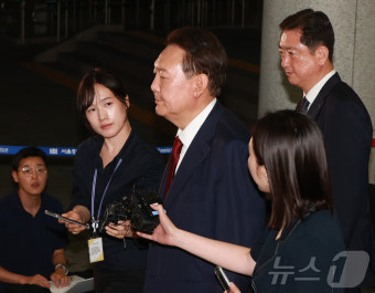 내란특검 조사 받고 귀가하는 윤 전 대통령