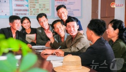 北 숙천군 칠리농장간부들 맡은 책임과 본분 다하도록 이끈다