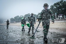 해병대 2사단, 강화 석모도·동막 해수욕장서 유실지뢰 탐색