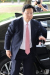 정진홈푸드부산지검동부지청 | 대검 들어서는 정진우 지검장