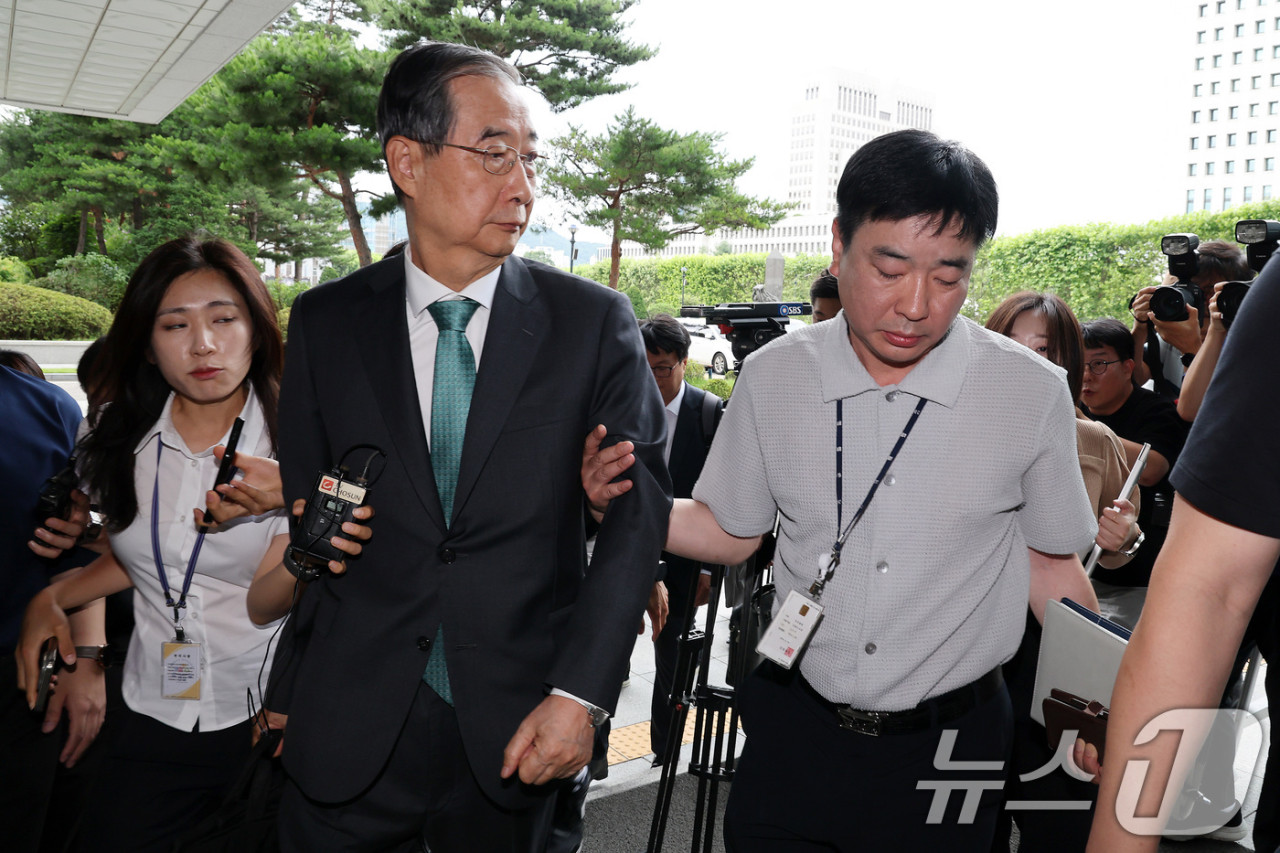 한덕수 전 총리와 강의구 전 대통령실 부속실장에 대한 압수수색 작업 진행 중