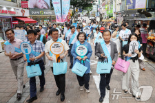명동 거리에서 펼쳐진 여름철 에너지절약 캠페인