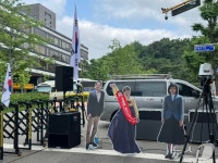 서울고검 앞 尹·李 지지자들 대치…감방 윤 vs 온리 윤