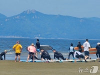 날은 더워도 물은 시원…피서객 몰린 부산 다대포 해수욕장