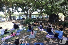 도심 속 요가로 폭염 이겨요