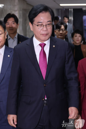굳은표정의 송언석 비대위원장