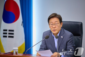 3차 수석·보좌관 회의 발언하는 이재명 대통령